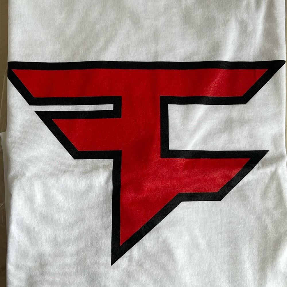 FAZE CLAN 2019 CHAMPION LOGO TEE